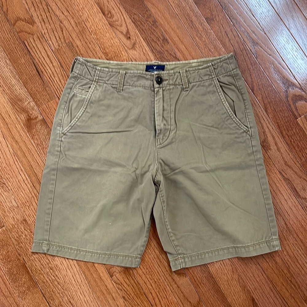 Men’s AEO khaki shorts Size 32